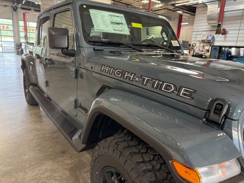 New 2025 Jeep Gladiator Sport AWD/4WD image 3