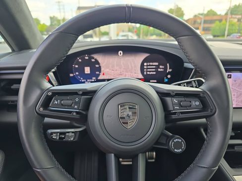 Used 2025 Porsche Macan Turbo Electric AWD/4WD image 18