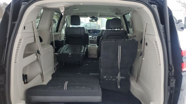 Used 2024 Chrysler Pacifica Touring-L FWD image 28