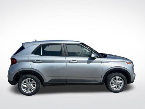 New 2026 Hyundai Venue SE FWD image 7