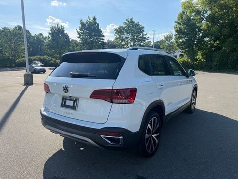 Certified 2023 Volkswagen Taos SE w/ Panoramic Sunroof Package FWD image 5