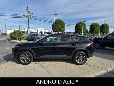 Used 2025 Chevrolet Trax LT w/ LT Convenience Package FWD image 10