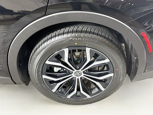 Used 2024 Toyota Crown XLE image 24