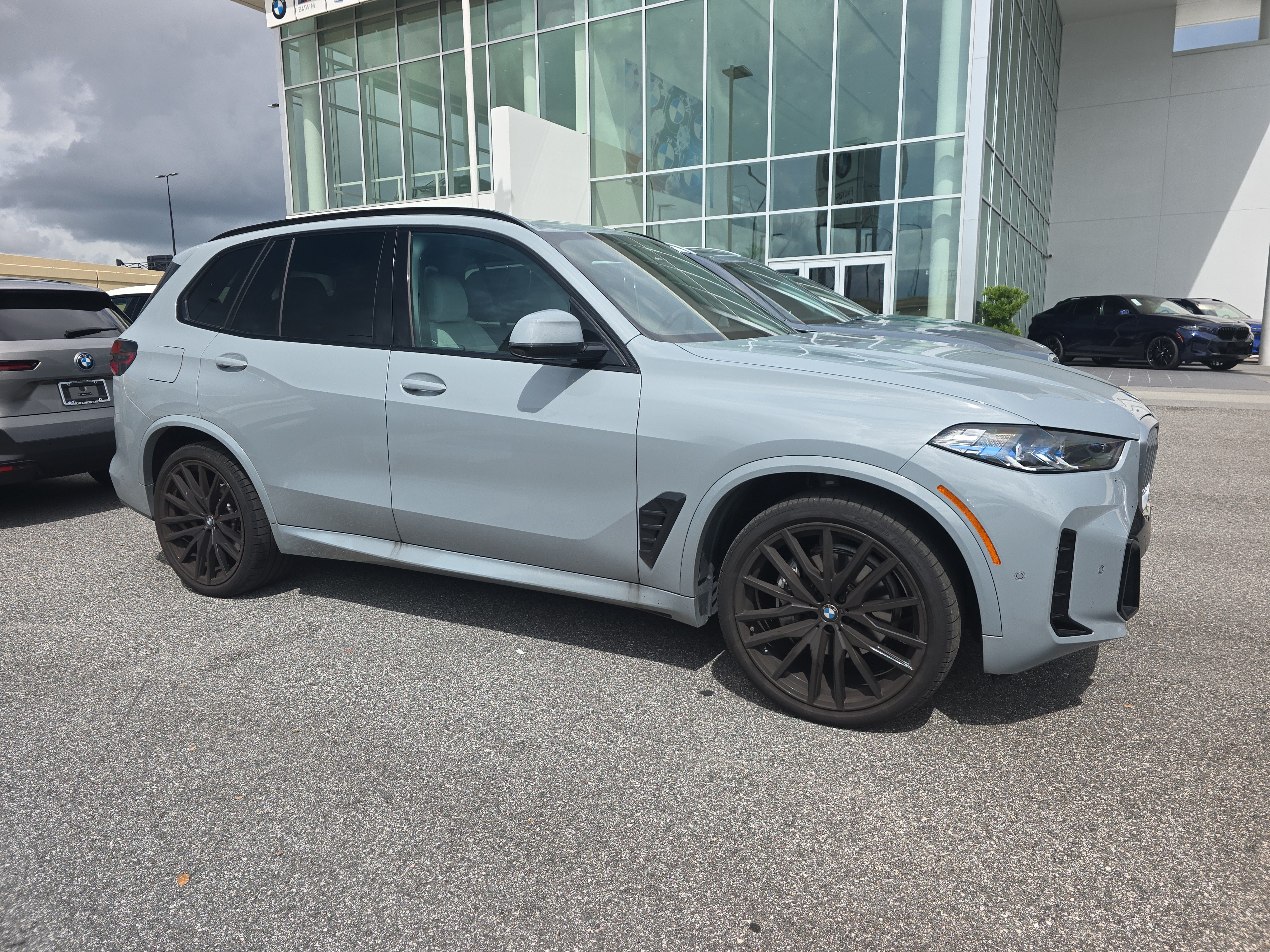 Used 2026 BMW X5 xDrive40i w/ M Sport Package AWD/4WD image 1