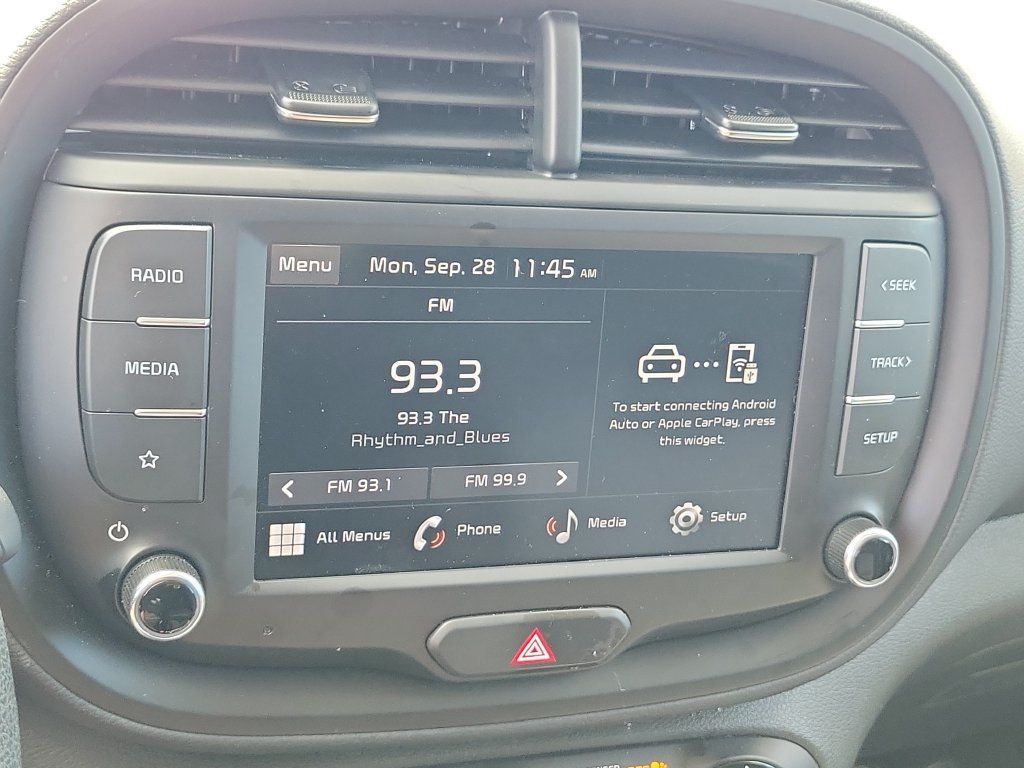 Used 2025 Kia Soul LX w/ LX Technology Package FWD image 26