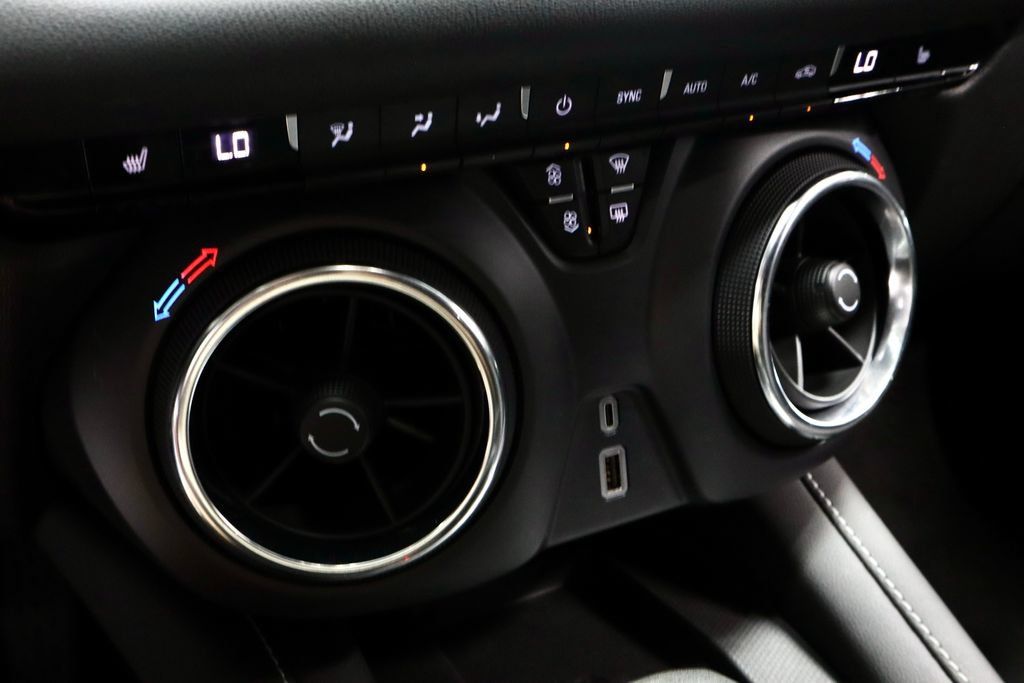 Used 2024 Chevrolet Blazer LT w/ Convenience Package FWD image 32