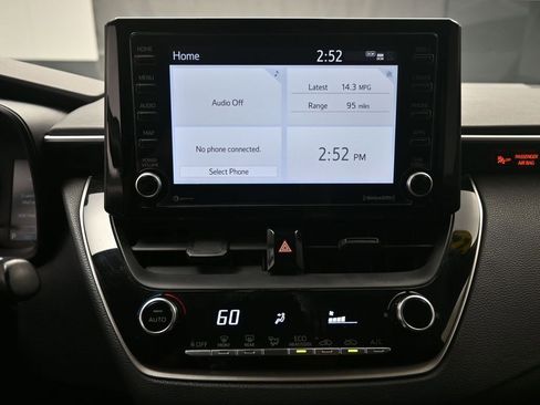 Used 2022 Toyota Corolla LE image 11