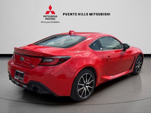 Used 2022 Toyota GR86 RWD image 5