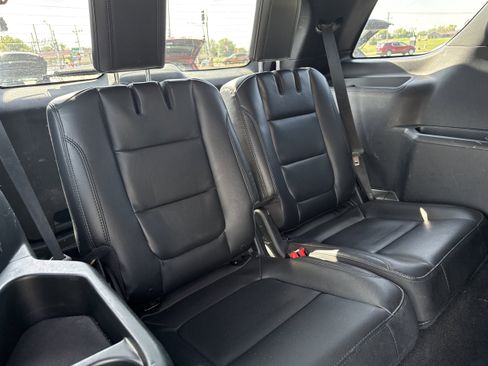 Used 2018 Ford Explorer XLT w/ Equipment Group 202A image 14