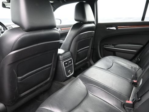 Used 2013 Chrysler 300 RWD image 18