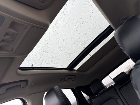 Used 2020 Ford Escape Titanium image 27