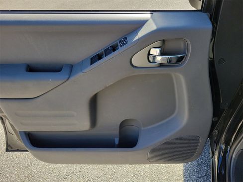 Used 2015 Nissan Frontier SV w/ SV Value Truck Package image 13