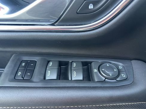 Used 2023 GMC Yukon SLT image 35