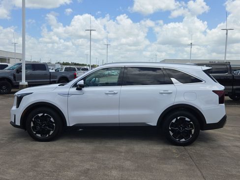 Used 2025 Kia Sorento S FWD image 7