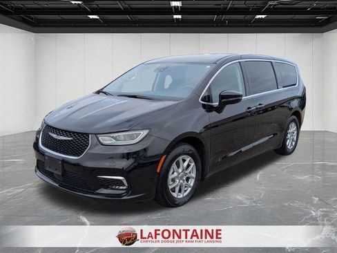 Certified 2024 Chrysler Pacifica Touring-L image 1