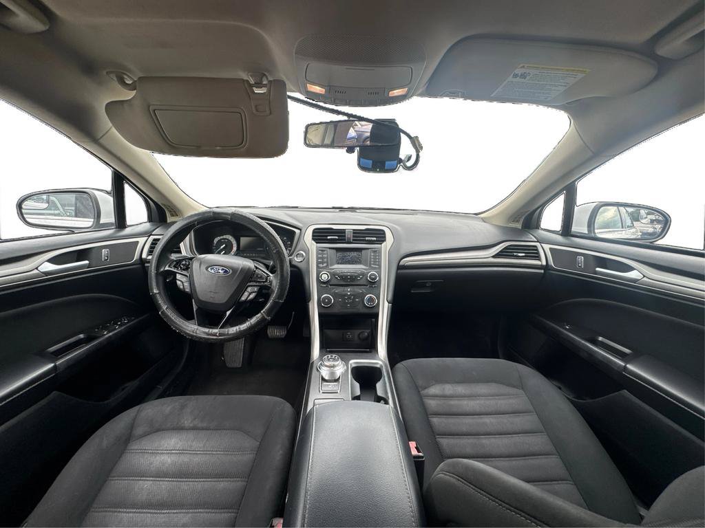 Used 2017 Ford Fusion SE FWD image 14