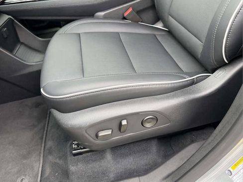 Used 2025 Buick Enclave Preferred FWD image 16