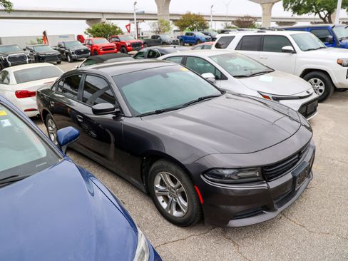 Used 2020 Dodge Charger SXT image 18