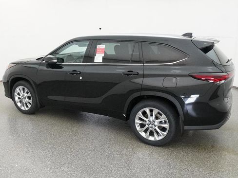 New 2026 Toyota Highlander Limited image 11