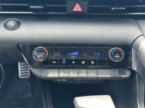 Used 2025 Hyundai Elantra Sport FWD image 28