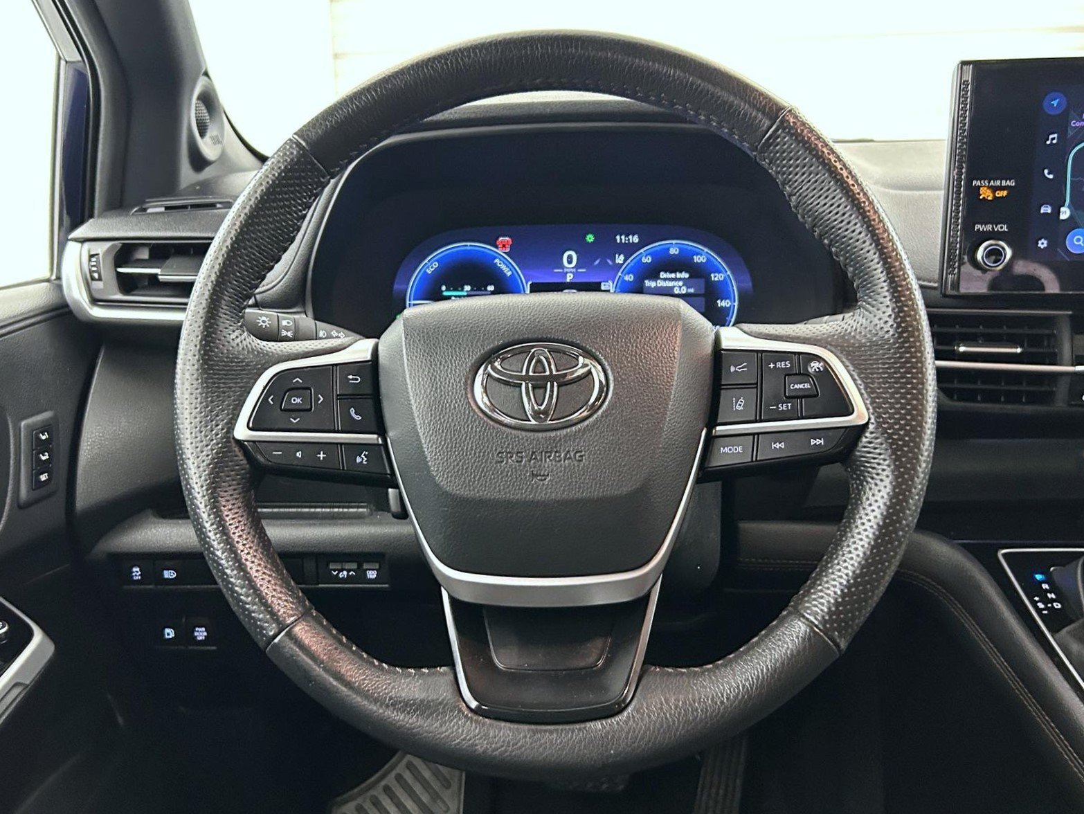 Used 2025 Toyota Sienna Limited AWD/4WD image 11