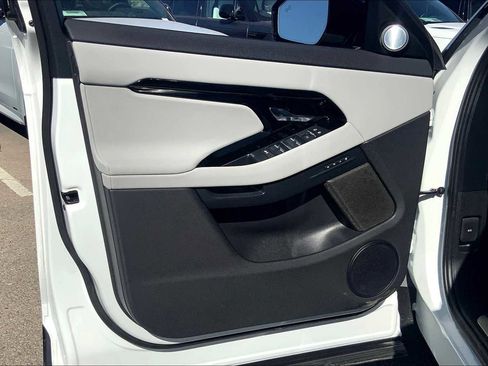 Used 2025 Land Rover Range Rover Evoque Dynamic SE image 20