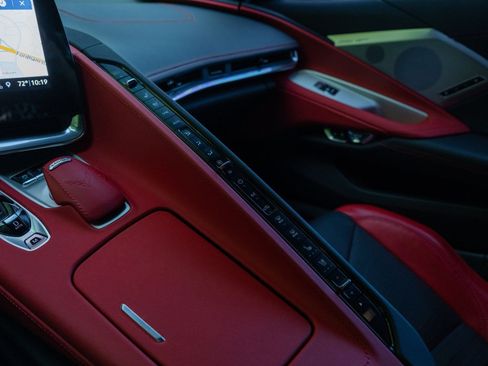 Used 2020 Chevrolet Corvette Stingray Preferred Cpe w/ 2LT Preferred Equipment Group RWD image 27