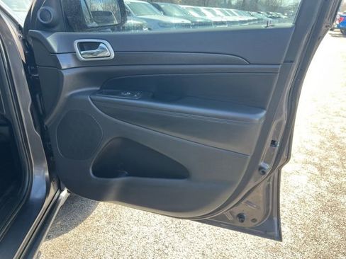 Used 2017 Jeep Grand Cherokee Altitude image 30
