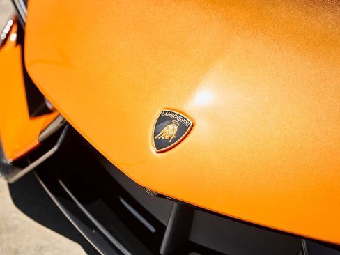 Used 2025 Lamborghini Revuelto AWD/4WD image 8