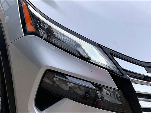 Used 2024 Nissan Rogue SV image 28