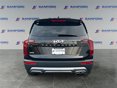 Used 2022 Kia Telluride S image 4
