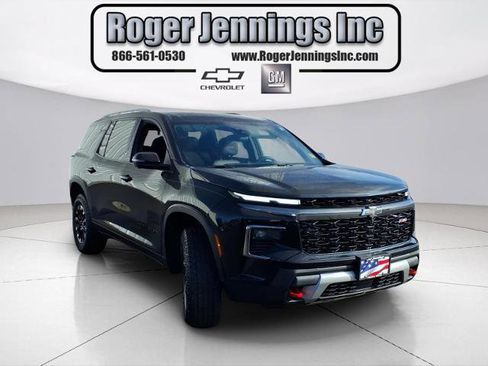 Used 2025 Chevrolet Traverse Z71 w/ Driver Confidence Package image 6