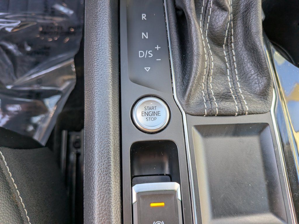 Certified 2023 Volkswagen Atlas SE w/ Panoramic Sunroof Package FWD image 24