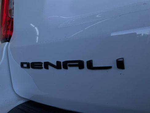 Used 2021 GMC Yukon Denali image 10
