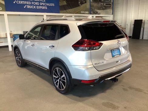 Used 2019 Nissan Rogue SL w/ Premium Package image 3