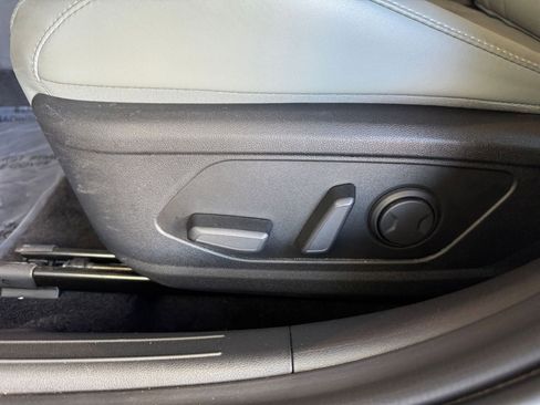 Used 2025 Hyundai Elantra Limited image 23