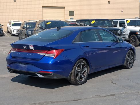 Used 2022 Hyundai Elantra SEL w/ Convenience + Premium Package FWD image 3