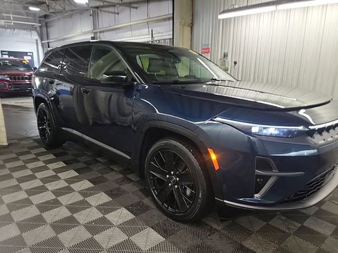 Used 2024 Jeep Wagoneer Launch Edition image 2