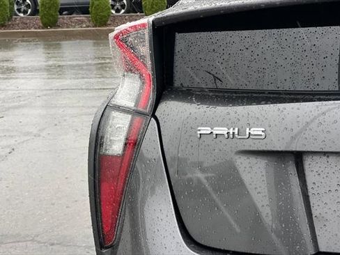 Certified 2018 Toyota Prius Four image 29