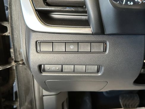 Used 2021 Nissan Rogue SV AWD/4WD image 18