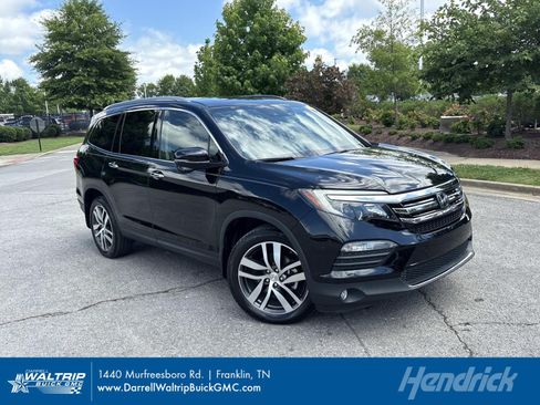 Used 2018 Honda Pilot Touring image 1