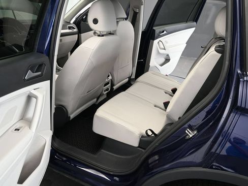 Used 2023 Volkswagen Tiguan SE w/ Panoramic Sunroof Package FWD image 11