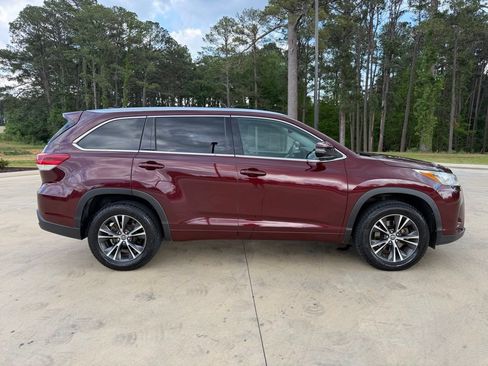 Used 2018 Toyota Highlander XLE FWD image 6