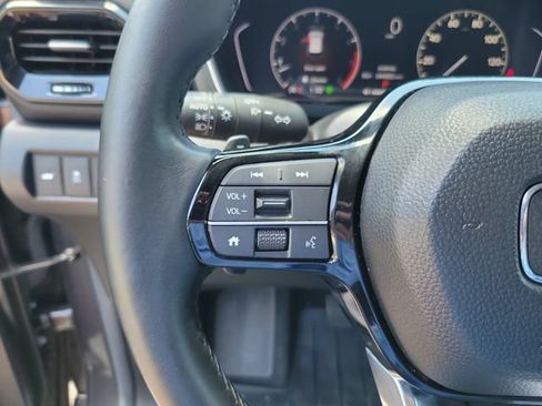 Used 2024 Honda Pilot Touring image 17