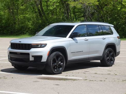 Used 2023 Jeep Grand Cherokee L Laredo AWD/4WD image 24