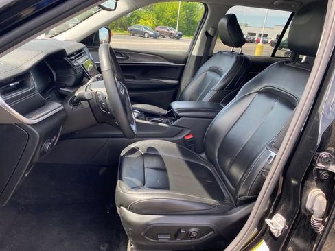 Used 2023 Jeep Grand Cherokee Limited AWD/4WD image 16