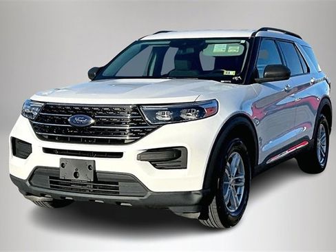 Used 2020 Ford Explorer XLT w/ Comfort Package image 2
