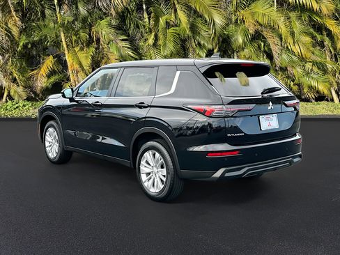 New 2026 Mitsubishi Outlander ES image 3