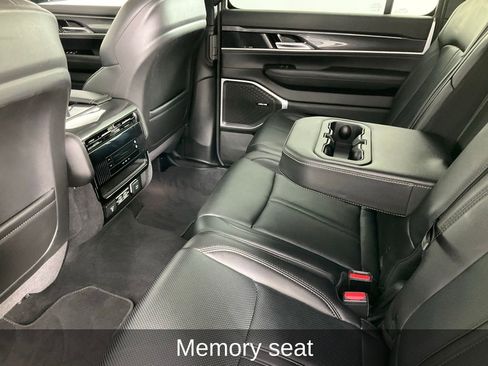 Used 2023 Jeep Wagoneer 4WD w/ Premium Group I image 16