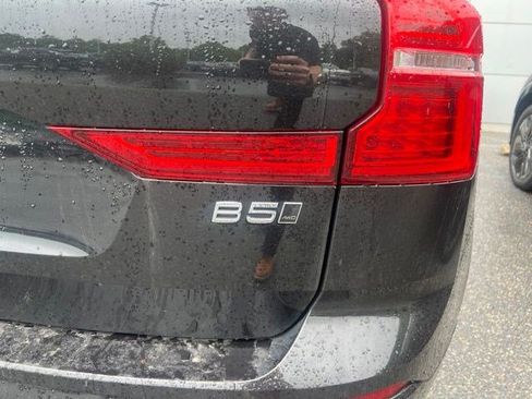 Used 2025 Volvo XC60 B5 Core AWD/4WD image 3